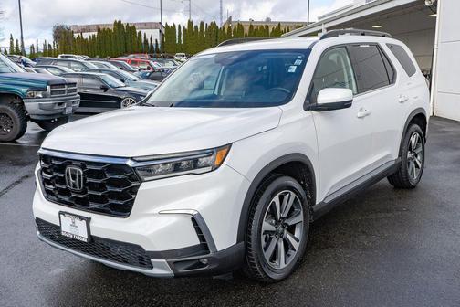 Platinum White Pearl 2023 Honda Pilot Touring 8-Passenger