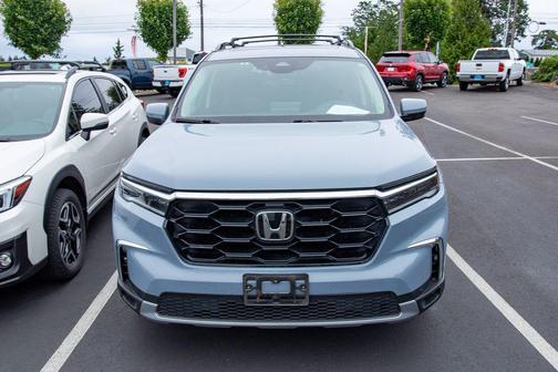 Gray Pearl 2024 Honda Pilot Touring 8-Passenger