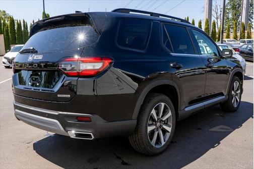 2025 Honda Pilot Touring 8-Passenger