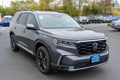 2025 Honda Pilot Touring 8-Passenger