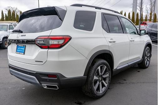 2025 Honda Pilot Touring 8-Passenger
