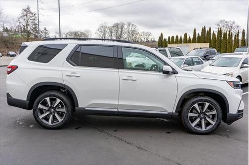 2025 Honda Pilot Touring 8-Passenger