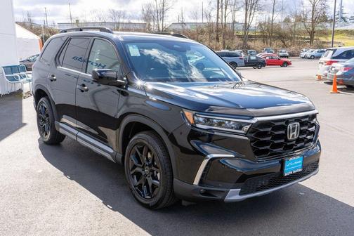 2025 Honda Pilot Touring 8-Passenger