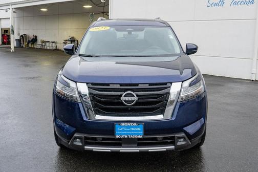 2023 Nissan Pathfinder SL 4WD