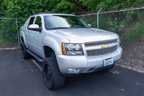 Silver Ice Metallic 2013 Chevrolet Avalanche LT