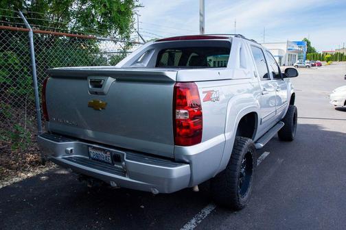 Silver Ice Metallic 2013 Chevrolet Avalanche LT