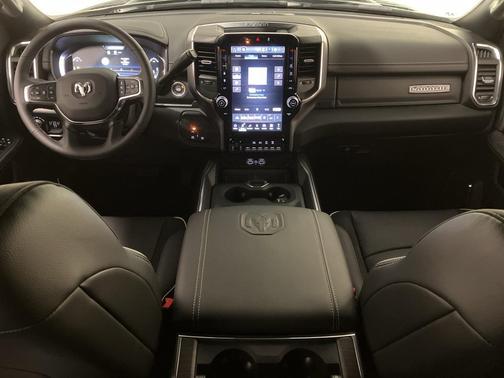 2025 RAM 2500 Laramie Crew Cab 4x4 8' Box