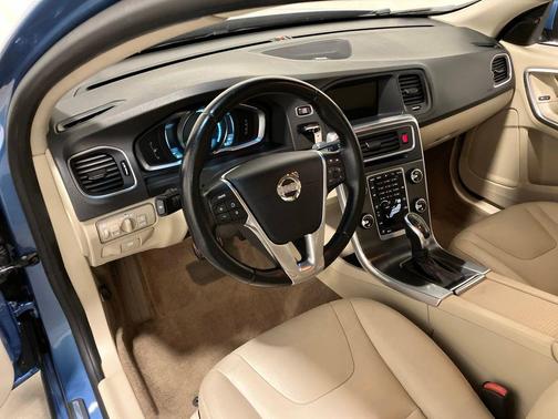 Blue Metallic 2015 Volvo S60 T5 Platinum