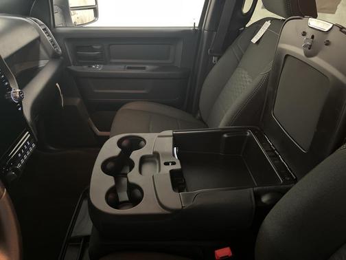 2026 RAM 3500 Tradesman Crew Cab 4x4 8' Box