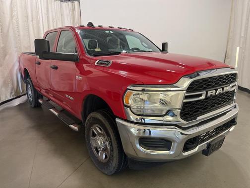 2022 RAM 2500 Tradesman Crew Cab 4x4 6'4' Box
