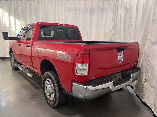 2022 RAM 2500 Tradesman Crew Cab 4x4 6'4' Box