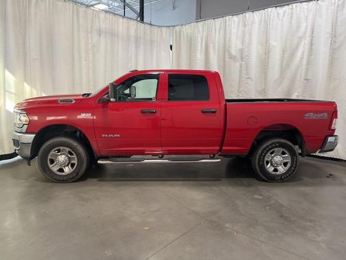 2022 RAM 2500 Tradesman Crew Cab 4x4 6'4' Box