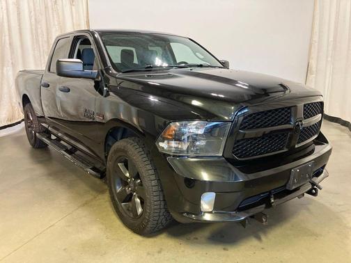 Brilliant Black Crystal Pearlcoat 2017 RAM 1500 Express