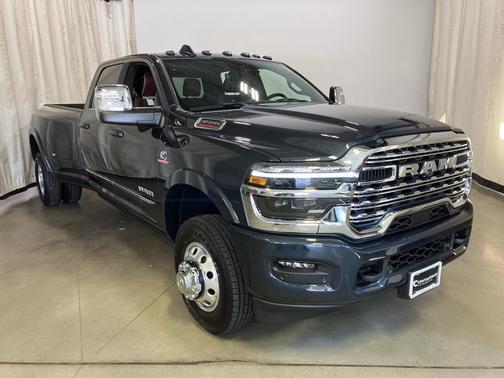 2025 RAM 3500 Limited Crew Cab 4x4 8' Box