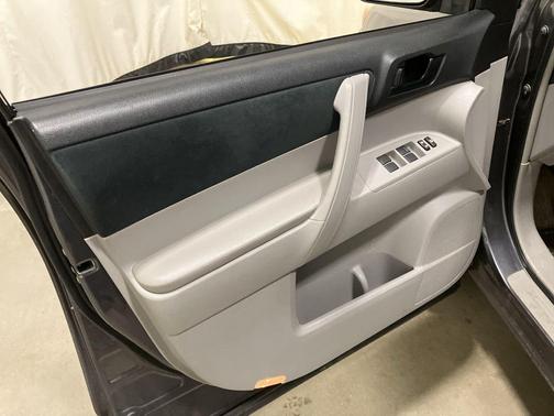 2010 Toyota Highlander SE