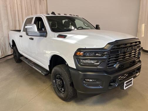2026 RAM 2500 Tradesman Crew Cab 4x4 6'4' Box