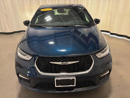 Fathom Blue Pearlcoat 2025 Chrysler Pacifica L
