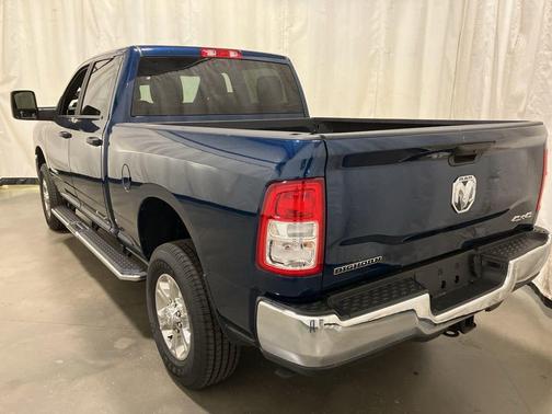 Patriot Blue Pearlcoat 2024 RAM 2500 Big Horn Crew Cab 4x4 6'4' Box