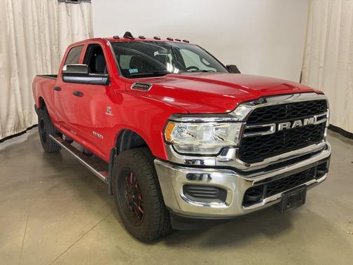 2022 RAM 2500 Tradesman Crew Cab 4x4 6'4' Box