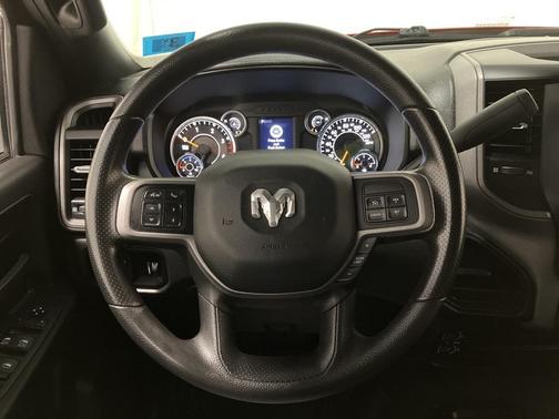 2022 RAM 2500 Tradesman Crew Cab 4x4 6'4' Box