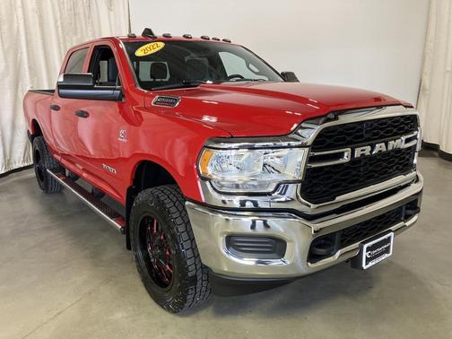 2022 RAM 2500 Tradesman Crew Cab 4x4 6'4' Box