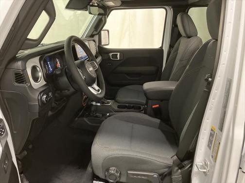 2024 Jeep Wrangler 4-Door Sahara 4x4