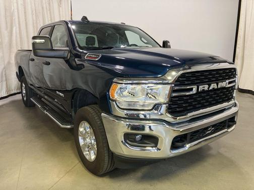 Patriot Blue Pearlcoat 2024 RAM 2500 Big Horn Crew Cab 4x4 6'4' Box