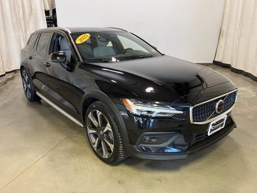 2023 Volvo V60 Cross Country B5 Ultimate