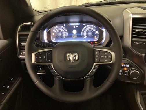 Diamond Black Crystal Pearlcoat 2027 RAM 1500 Big Horn/Lone Star