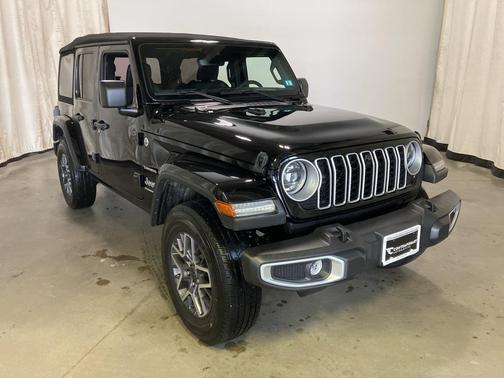 2024 Jeep Wrangler 4-Door Sahara 4x4