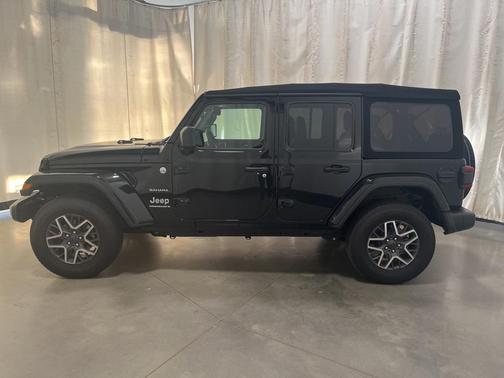 2024 Jeep Wrangler 4-Door Sahara 4x4