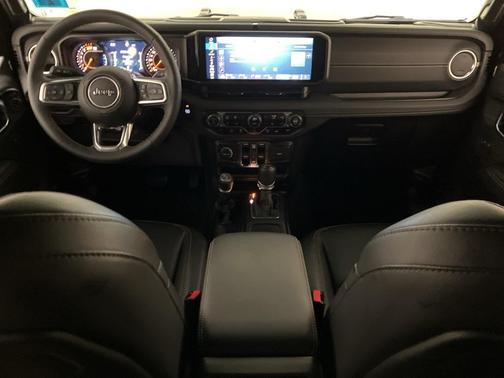 2024 Jeep Wrangler 4-Door Sahara 4x4