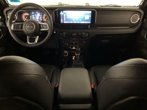 2024 Jeep Wrangler 4-Door Sahara 4x4