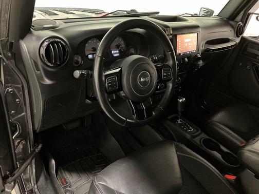 Granite Crystal Metallic Clearcoat 2017 Jeep Wrangler Sahara