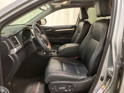 Silver Sky Metallic 2016 Toyota Highlander XLE