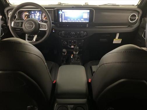 2024 Jeep Wrangler 4-Door Sahara 4x4