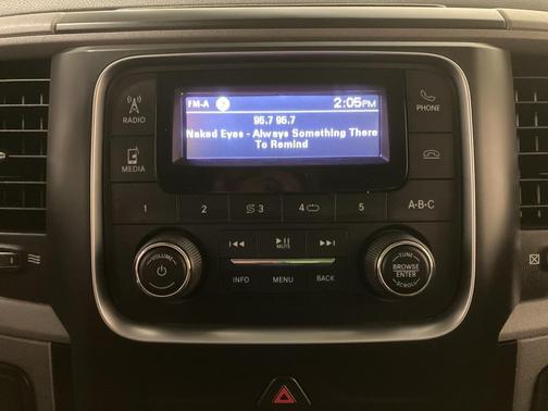 2017 RAM 2500 Tradesman Crew Cab 4x4 6'4' Box