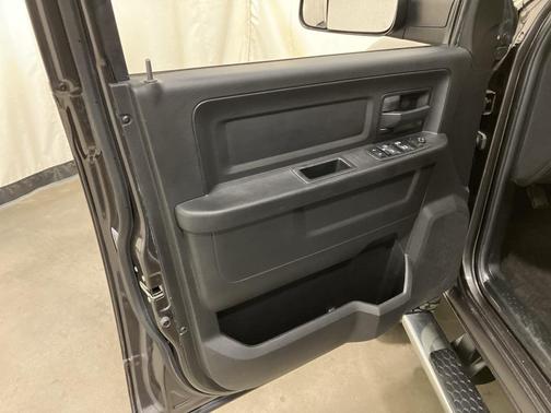 2017 RAM 2500 Tradesman Crew Cab 4x4 6'4' Box