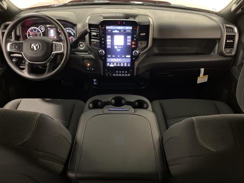 2025 RAM 2500 Tradesman Crew Cab 4x4 6'4' Box
