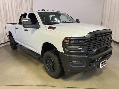 2025 RAM 2500 Tradesman Crew Cab 4x4 6'4' Box