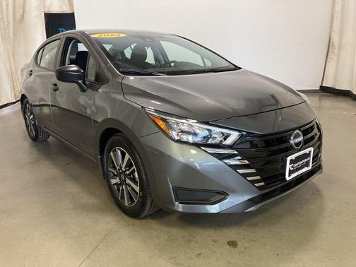 Gun Metallic 2025 Nissan Versa 1.6 S+