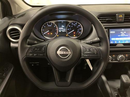 Gun Metallic 2025 Nissan Versa 1.6 S+