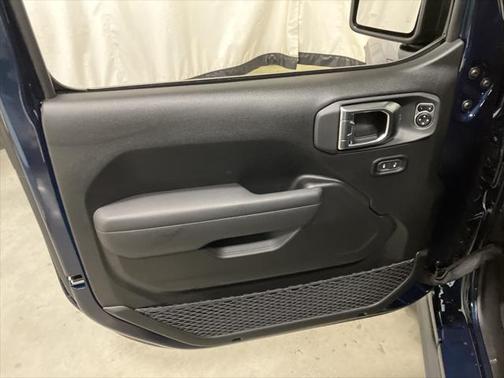 2025 Jeep Gladiator Nighthawk