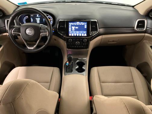 Bright White Clearcoat 2022 Jeep Grand Cherokee Laredo