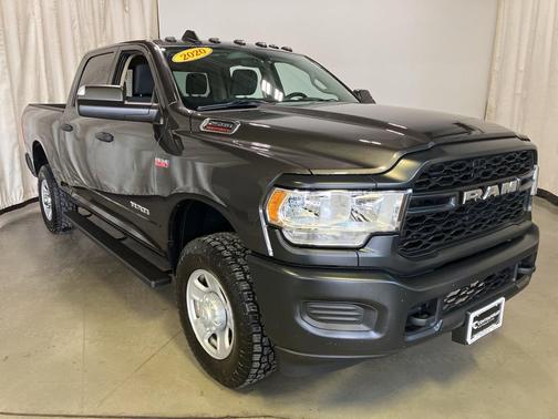 2020 RAM 2500 Tradesman Crew Cab 4X4 6'4' Box