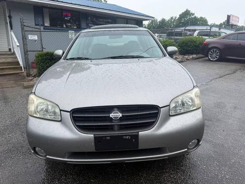 Sunlit Sand Metallic 2000 Nissan Maxima SE