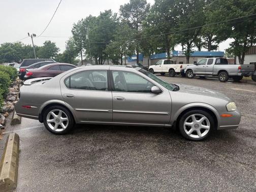 Sunlit Sand Metallic 2000 Nissan Maxima SE