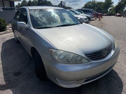 Lunar Mist Metallic 2005 Toyota Camry LE
