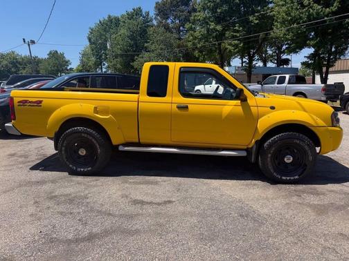 Solar Yellow 2001 Nissan Frontier SE King Cab