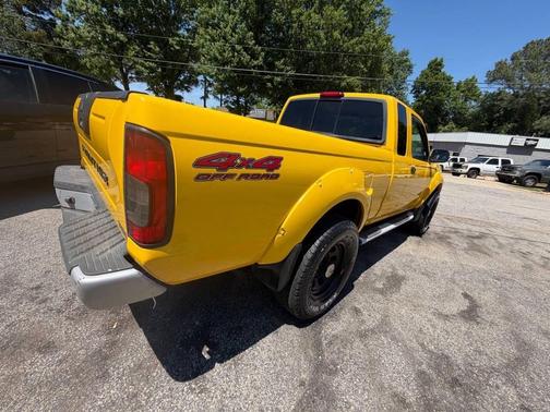 Solar Yellow 2001 Nissan Frontier SE King Cab